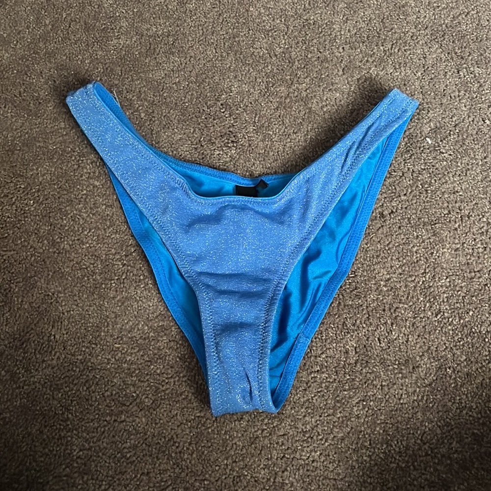 bikinis - Picture 2 of 8